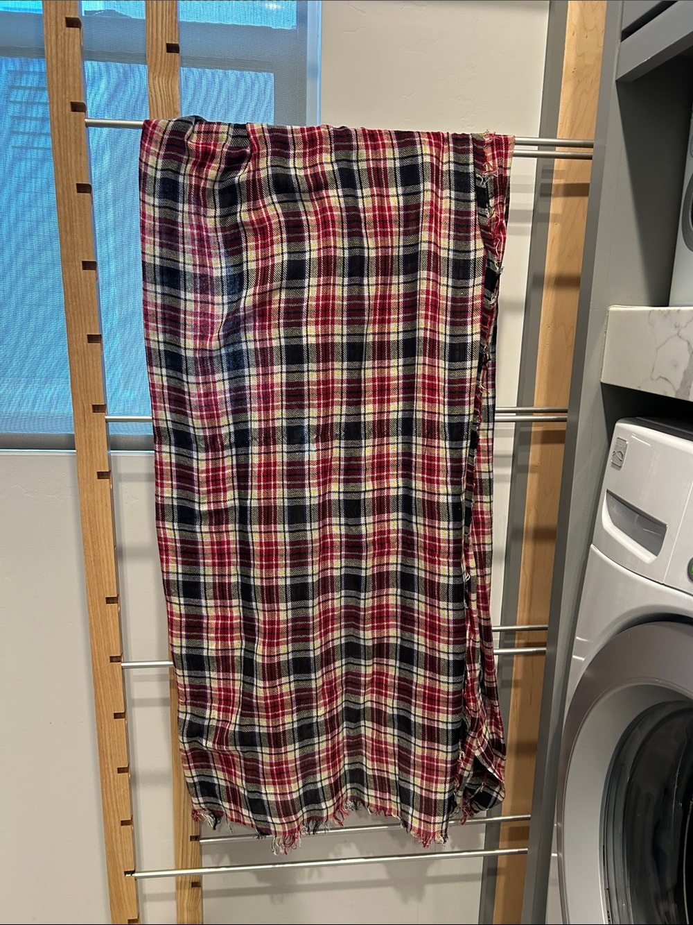 Plaid lightweight scarf in Red and Black - Unbranded
